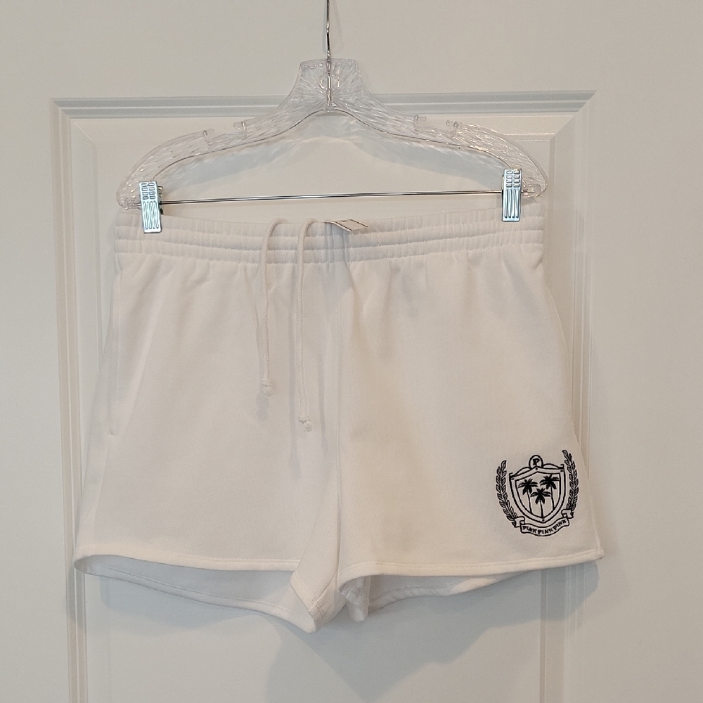 PINK Victoria's Secret White Ivy Fleece Sweat Shorts Black Logo Size XXL NWT